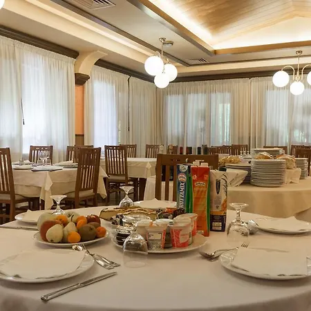 Park Ristorante Ca' Bianca 3* Истрана